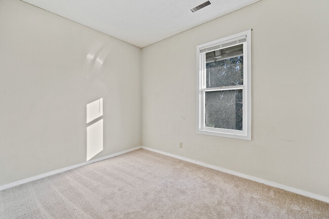 Building Photo - 921 S Sprague Ave