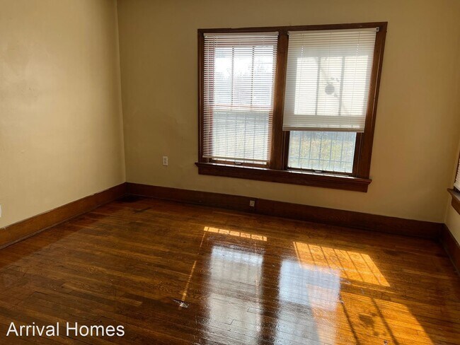 Building Photo - 3 br, 1 bath House - 724 W Fairview Ave