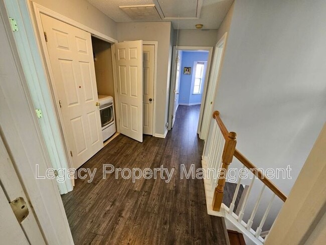 Building Photo - 1140 Briarwood Dr