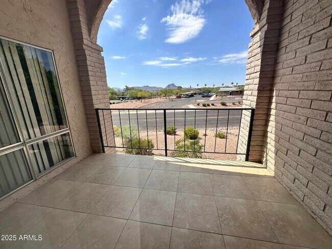 Building Photo - 16852 E La Montana Dr