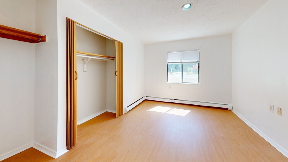 Building Photo - 100 Fellsview Ter