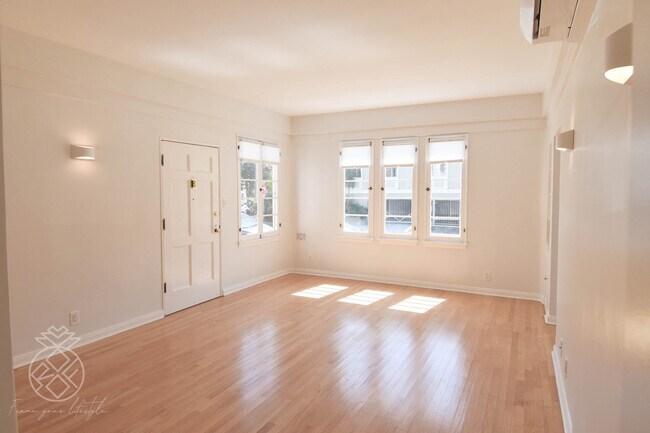Building Photo - 1069 S Holt Ave