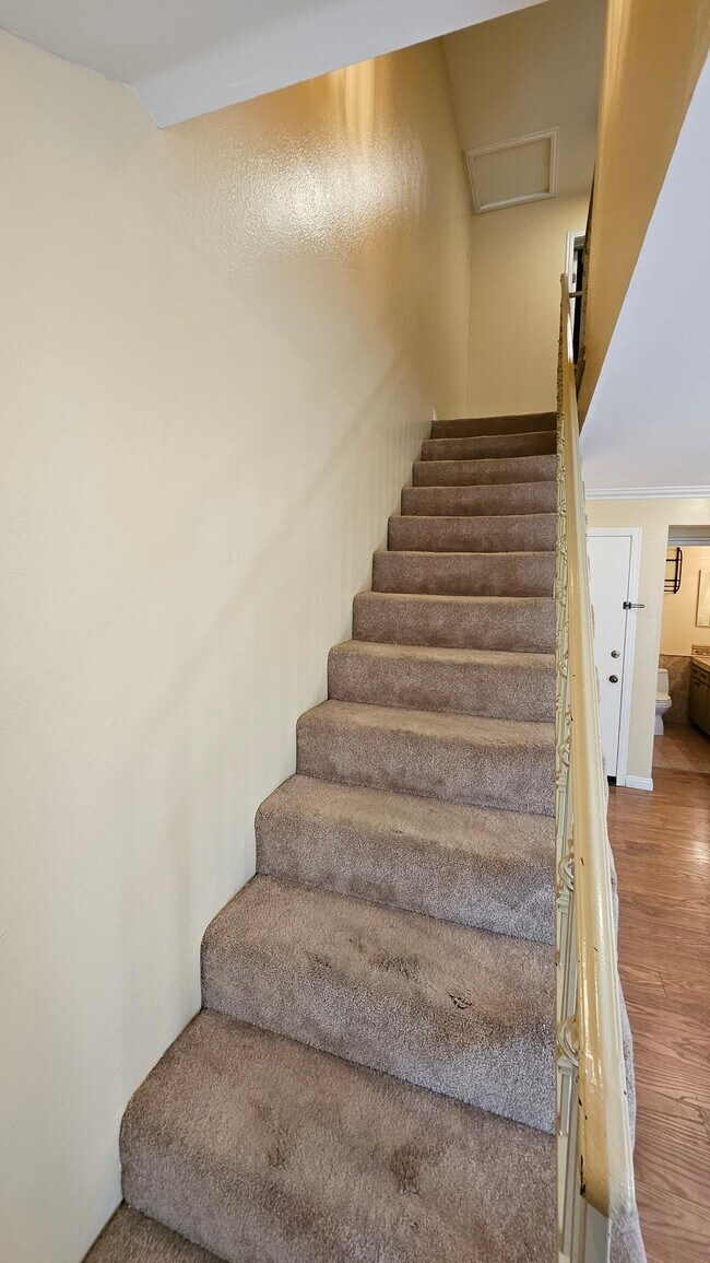 Building Photo - 279 N Holliston Ave