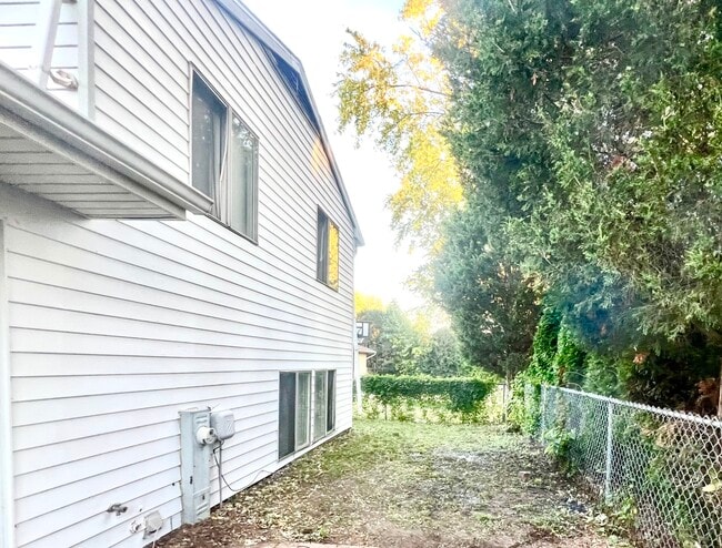 Building Photo - 248 Waverly Dr