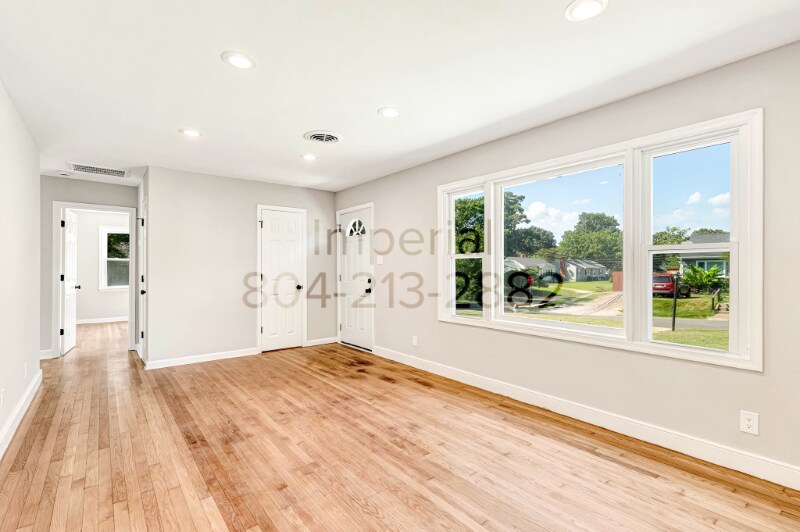 Building Photo - 4261 Sheffield Rd