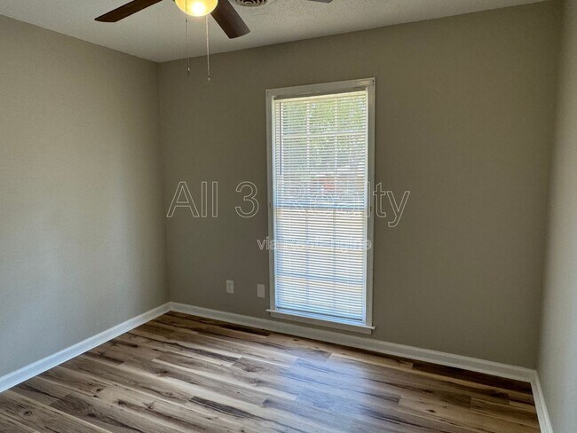 Building Photo - 457 Mulligan Dr