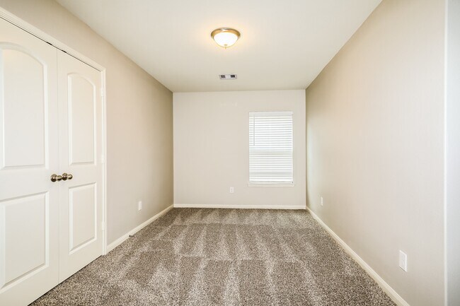 Building Photo - 22422 Base Light Dr