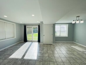 Building Photo - CHARMING CONDO IN STAFFORD!