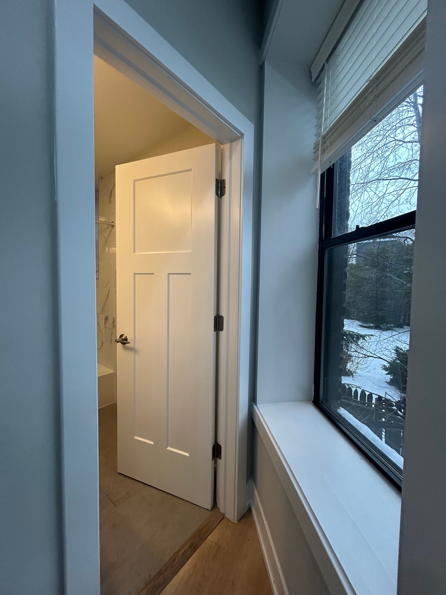 Building Photo - 423 W Belden Ave