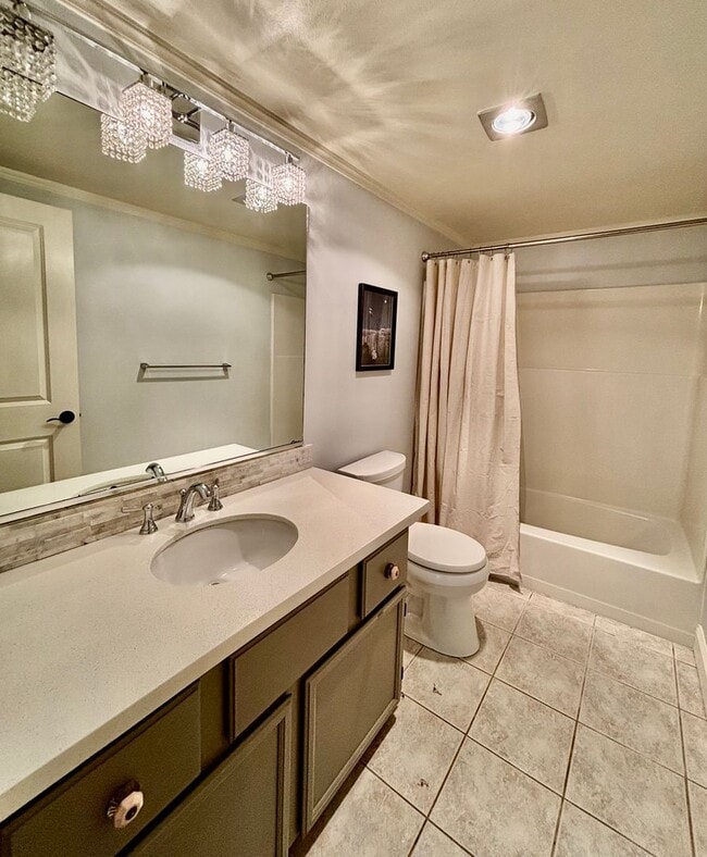 Building Photo - 2 Bed / 2 Bath Downtown Kirkland Condo $2,...