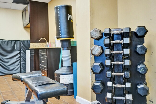 Building Photo - 1600 SE 15th St