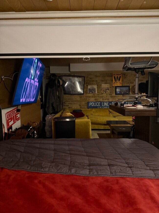 Building Photo - 417 W Webster Ave