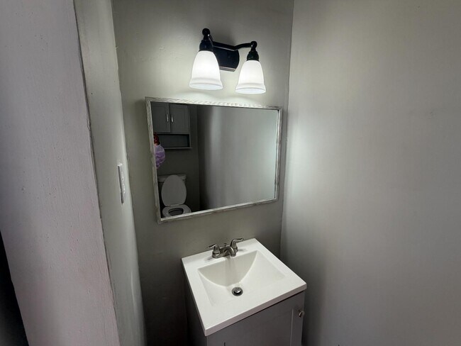 Building Photo - 123 Division Ave