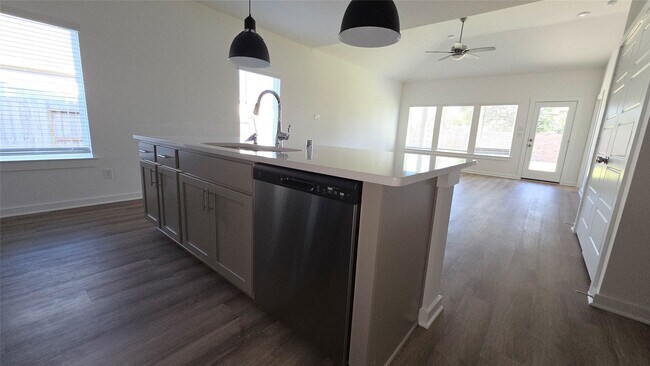 Building Photo - 5847 Sunrise Btm Ln