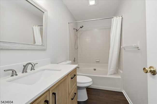 Building Photo - 5 Ajax Ct