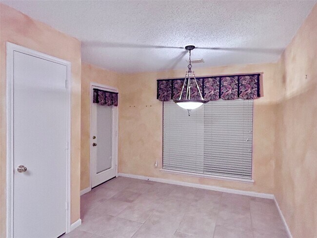 Building Photo - 10011 Territory Ln