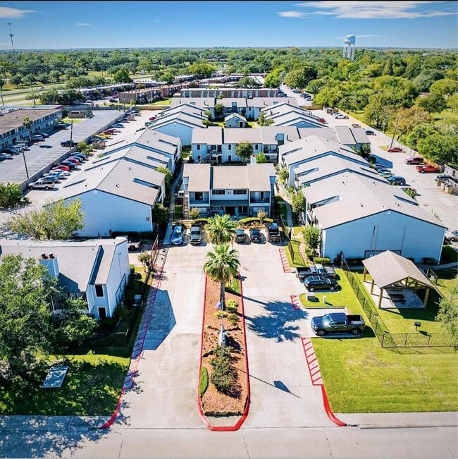 Building Photo - 420 Garland Dr