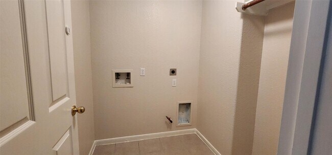 Building Photo - 9710 Fieldbloom Ln