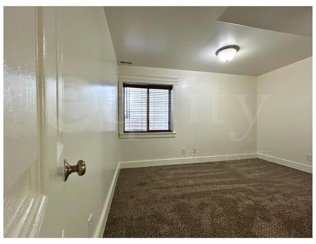 Building Photo - 8045 N Plum Creek Dr