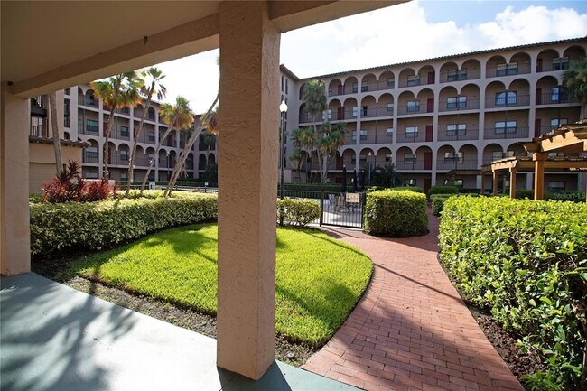 Building Photo - 6150 Gulfport Blvd S