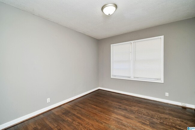 Building Photo - 832 Alden Ave