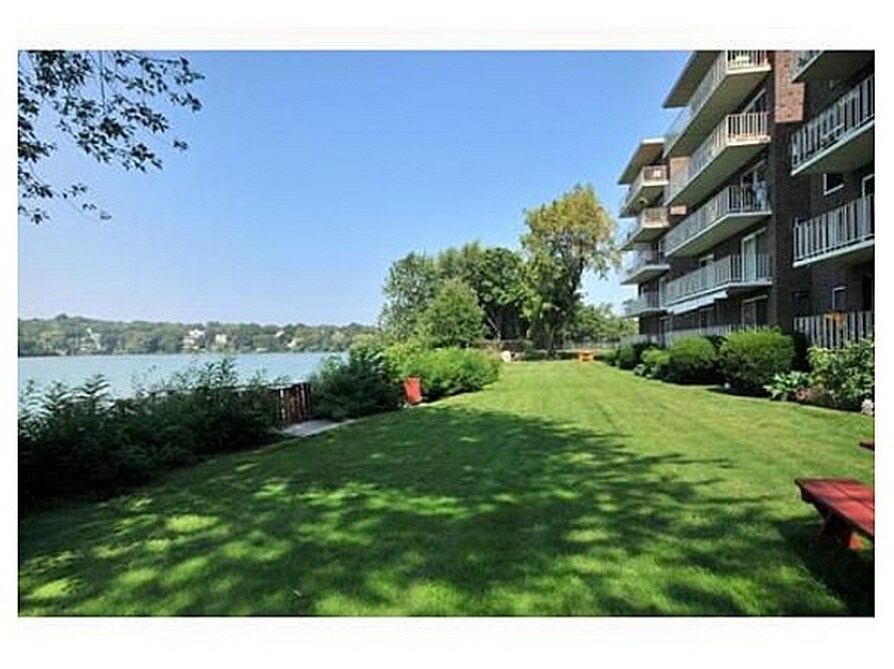 Lake side - 34 Hamilton Rd