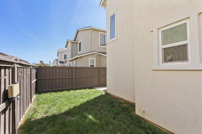 Building Photo - 2011 Grady Cir
