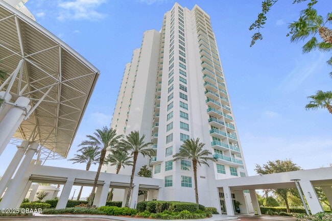 Building Photo - 231 Riverside Dr