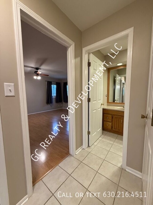 Building Photo - 609 Pinecroft Dr