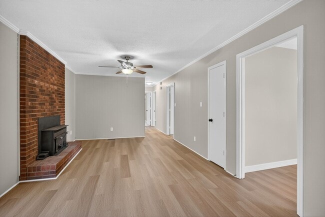 Building Photo - 3 bedroom, 2 bathroom House in Eden!