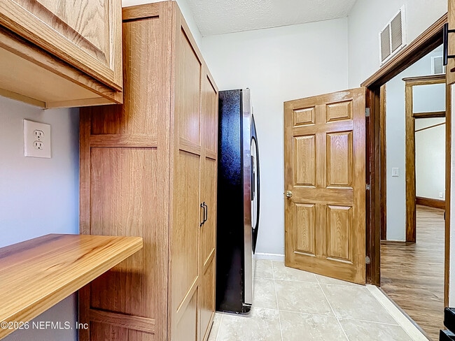 Building Photo - 138 E Duval St