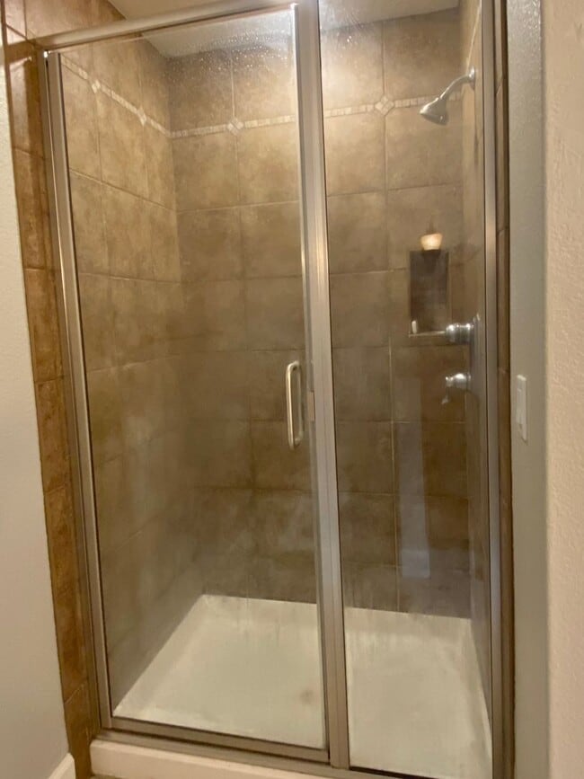 Building Photo - Northwest Crossing Gem! Bonus Office and Family Room