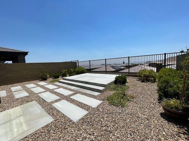 Building Photo - To schedule a viewing, call Wally Fellman ...