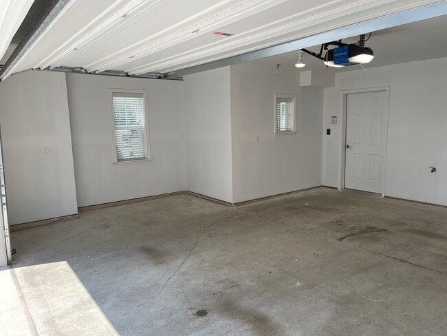 Building Photo - 410 Mayer Pl