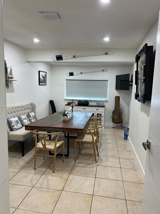 Building Photo - 4711 SW 42nd Terrace