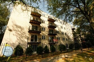 Building Photo - 6954 N Greenview Ave