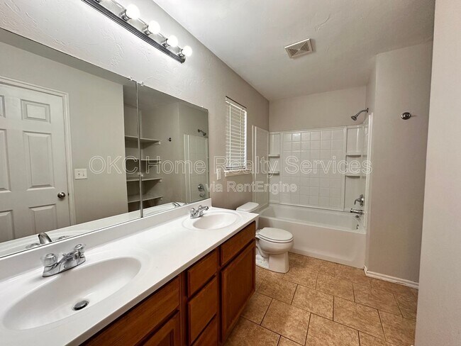 Building Photo - 4501 SE 78th St