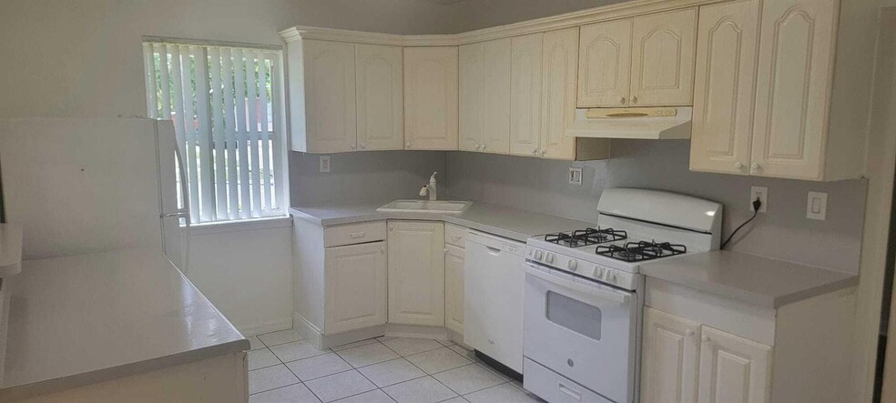 Building Photo - 1855 Sherman St