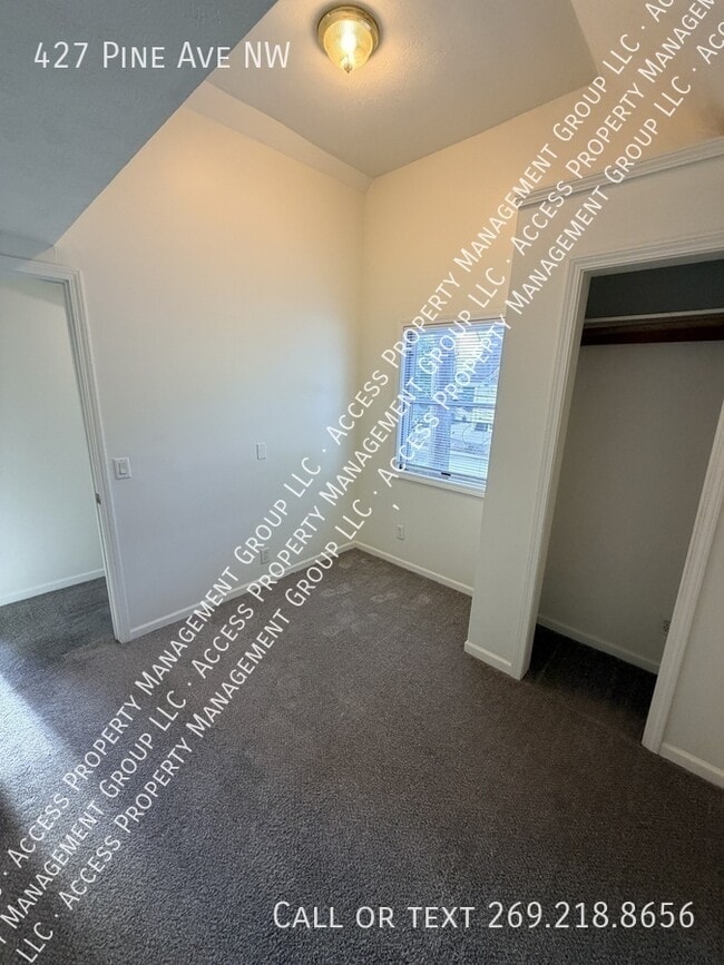 Building Photo - 427 Pine Ave NW