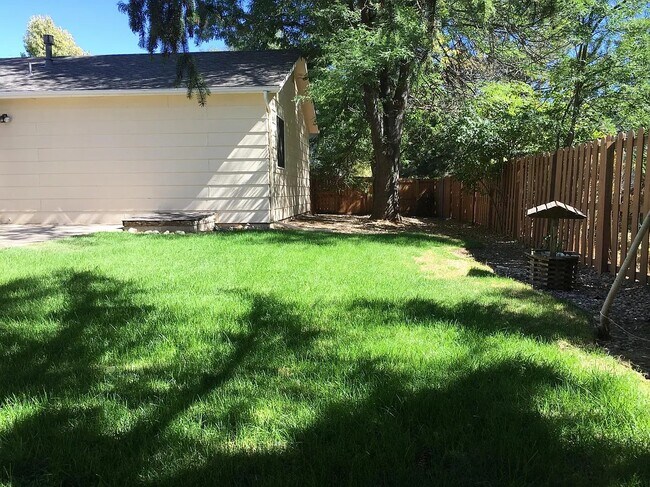 Building Photo - 862 Charter Oak Ct