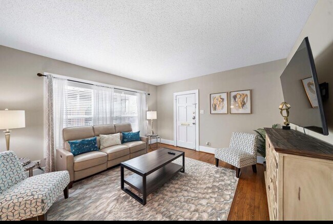 Building Photo - 1629 Castle Ct