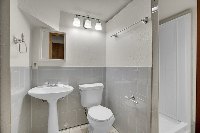 Building Photo - $2,150, stunning 2-bedroom, 2-bathroom tow...