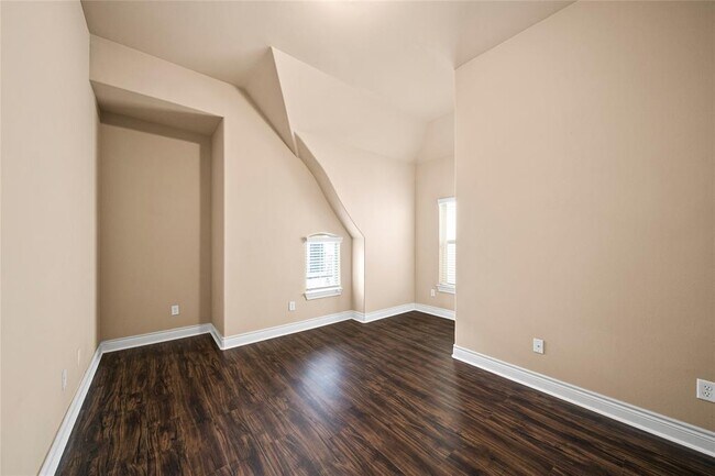 Building Photo - 2804 Sherwin St