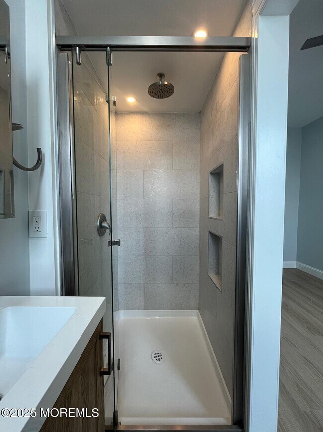 Building Photo - 201 Lareine Ave