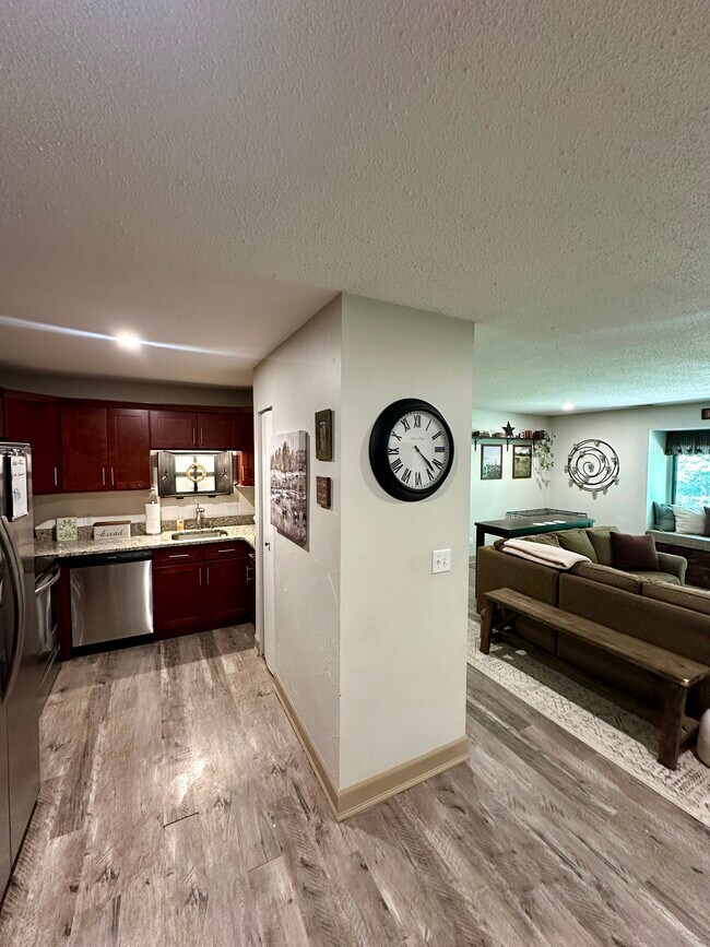 Building Photo - 15 Thayer Pond Dr