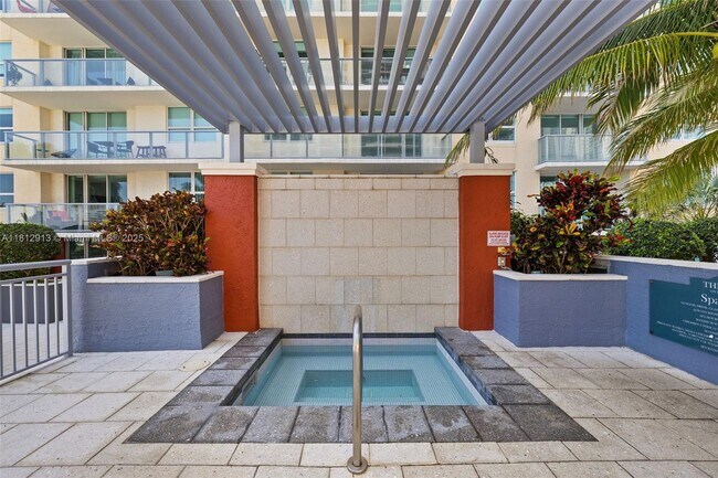 Building Photo - 1155 Brickell Bay Dr