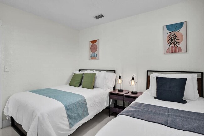 Building Photo - 6452 Custer St