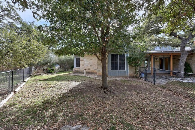 Building Photo - 18500 Lakehead Cir