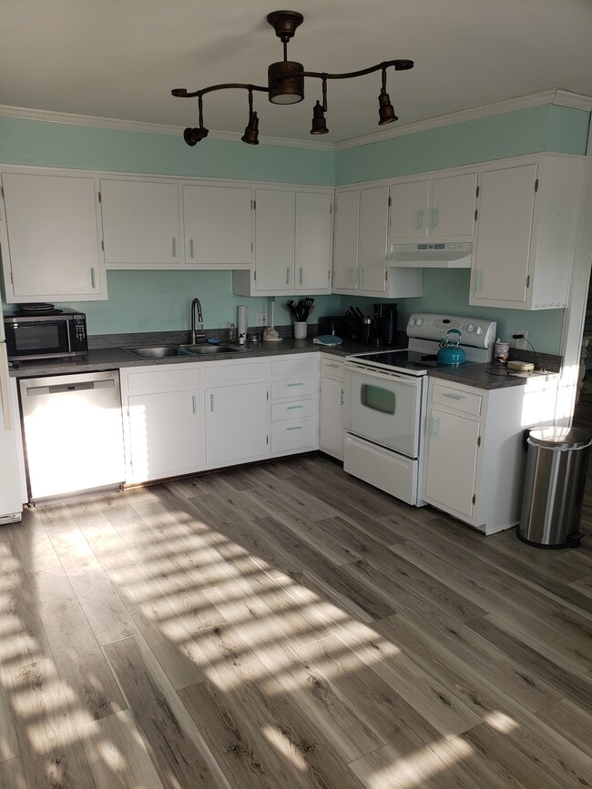 Building Photo - 1207 Fort Fisher Blvd N