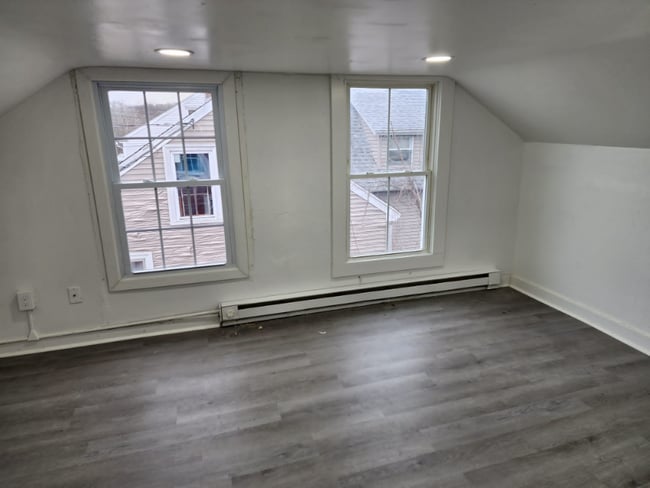 Building Photo - 16 3rd St